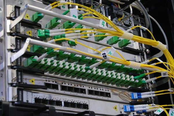 Quels sont les défis dans l'implémentation de l'Ethernet industriel pour l'automatisation ?